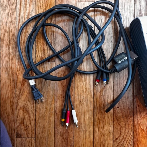 Xbox 360 Gaming Console - Picture 3 of 6